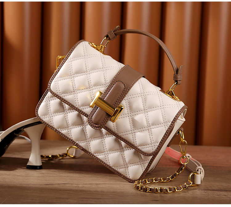 2025 New Summer Womens Light Luxury Quilted Crossbody Handbag